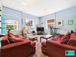 Sitting Room- click for photo gallery